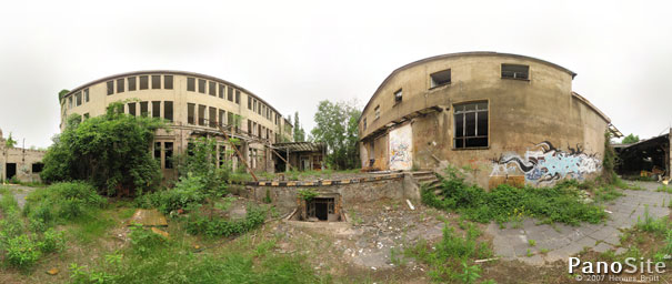 Dresden - Ruinous backyard